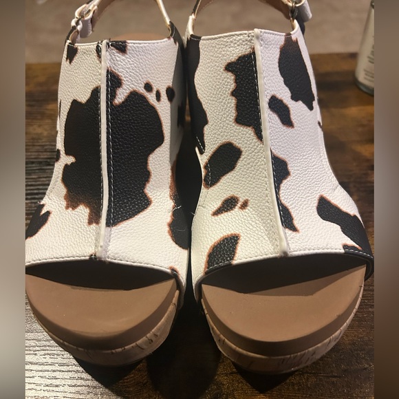 Stylish Cow Print Wedge Corkys - Picture 6 of 6